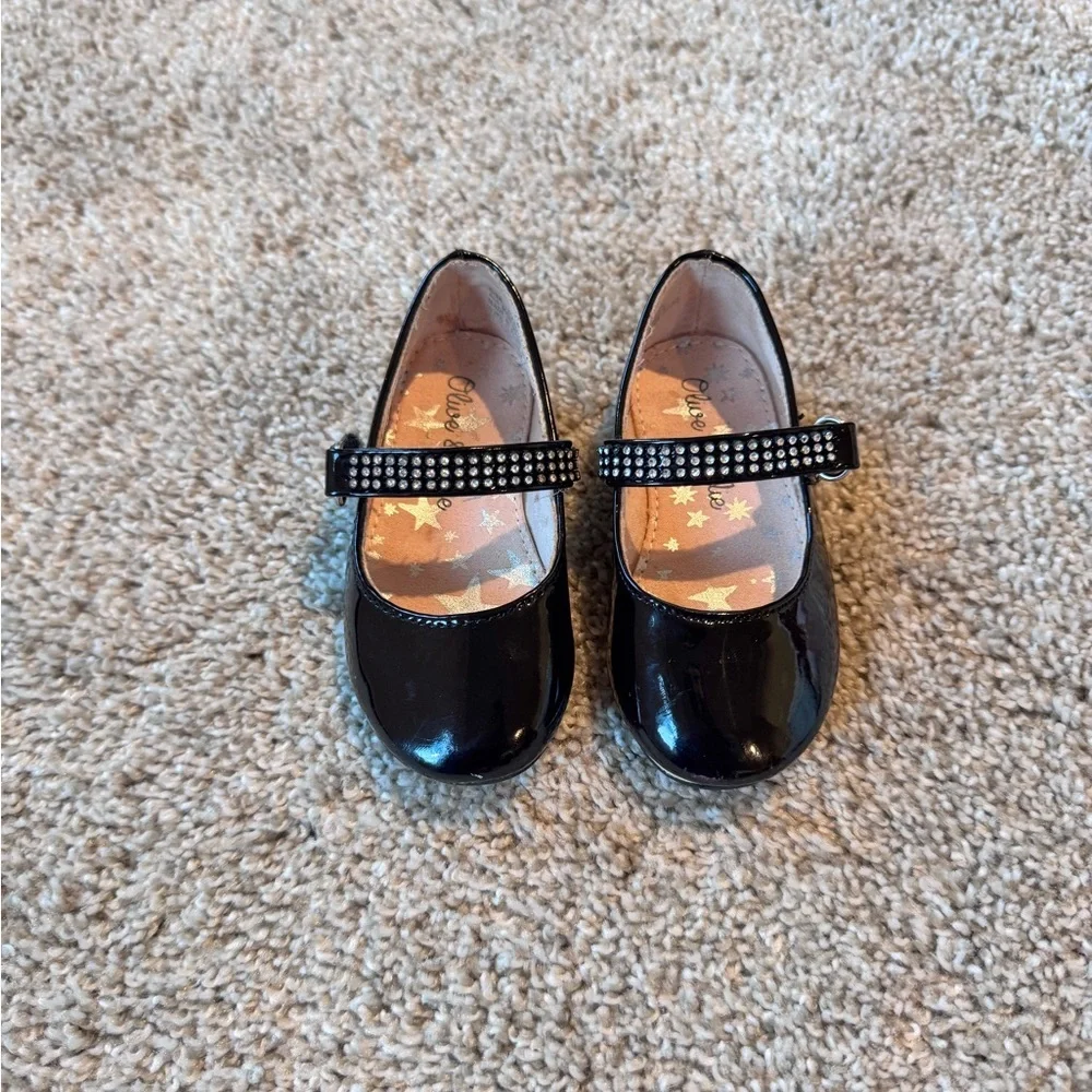 Girls Dress Shoes Bundle Black Mary Jane & White Bow Flats Size 5